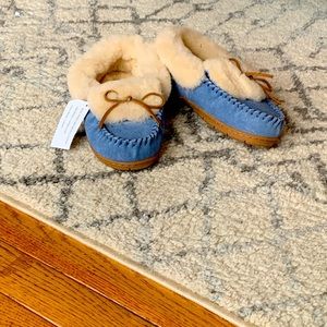 Size 7 Lands End slippers